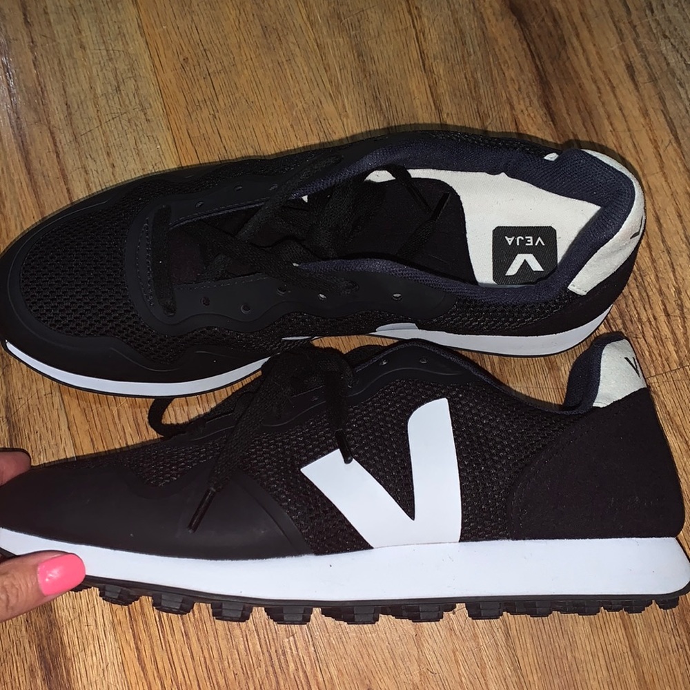 BRAND NEW Veja Sneakers
